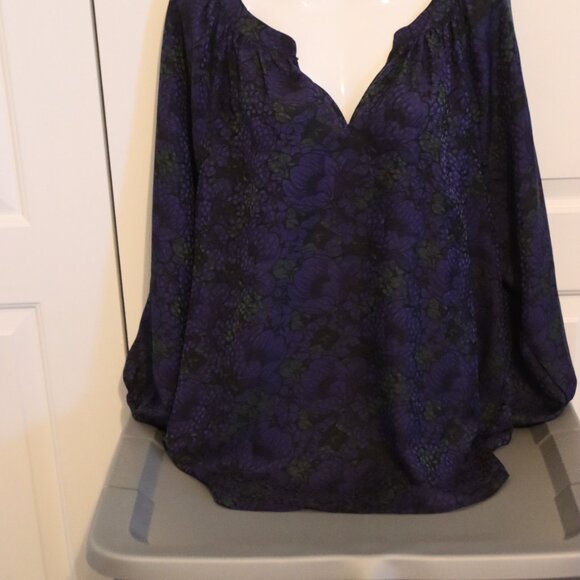 Ann Taylor Blue/Black/Green Dotted Floral Flowy Pheasant Top Size Large - Picture 9 of 13